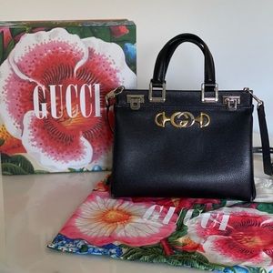 Gucci Women's Black Zumi Leather Medium Top Handle Bag